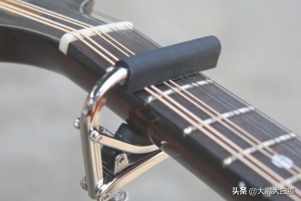 吉他变调夹评测：这 4 款让你轻松切换调式！